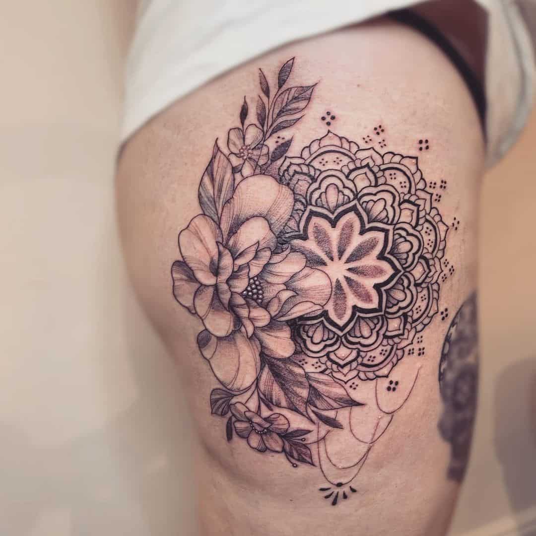 Fleurs de la Vie Tatouage Cuisse 